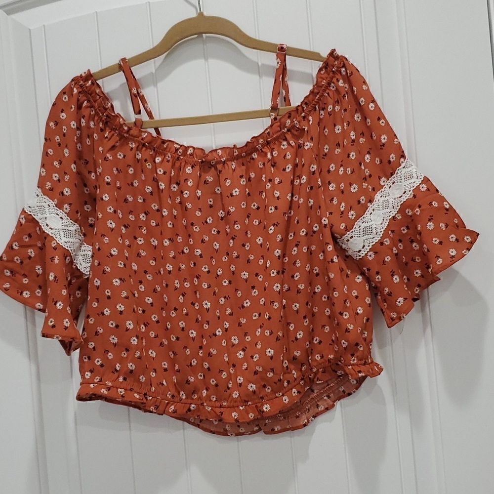 B Wear crop top/shoulder less blouse,  size xl - Picture 5 of 5